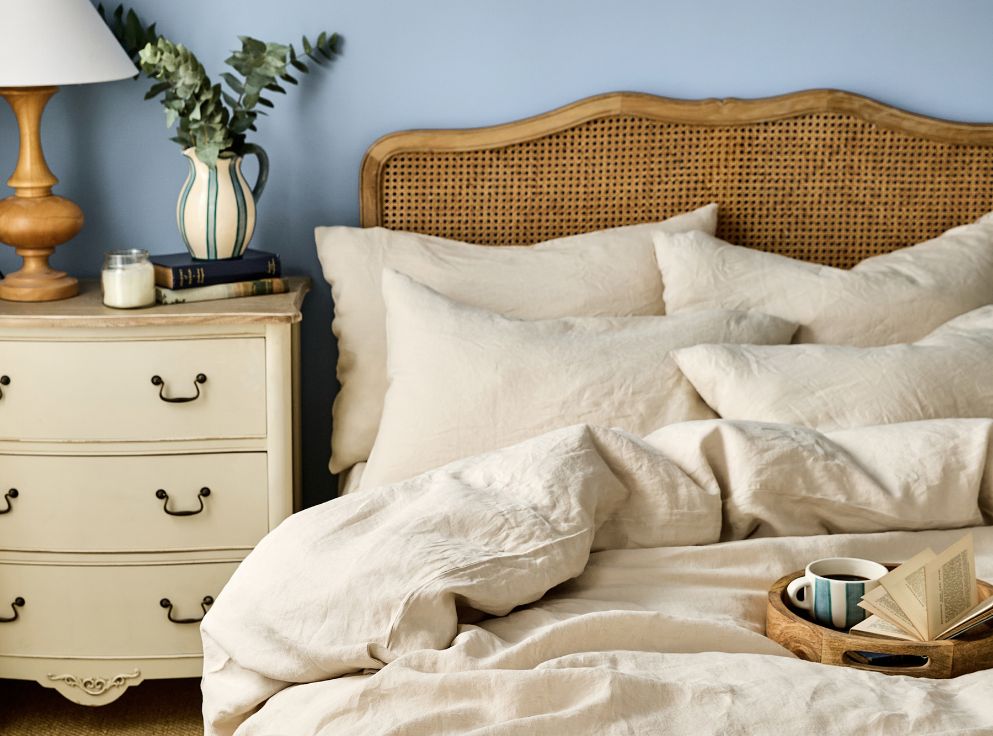 neutral bedroom décor