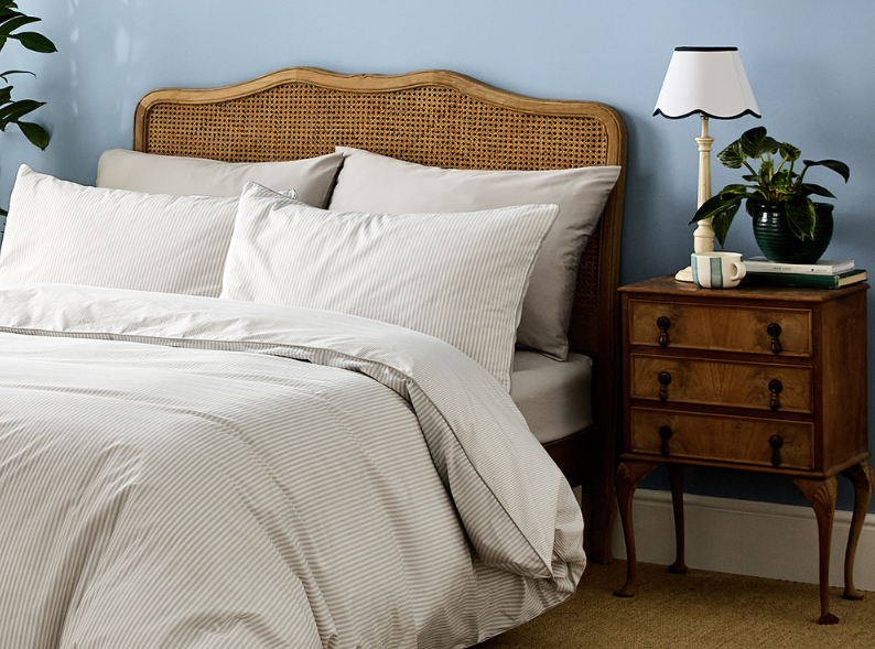 décor for a grey bedroom